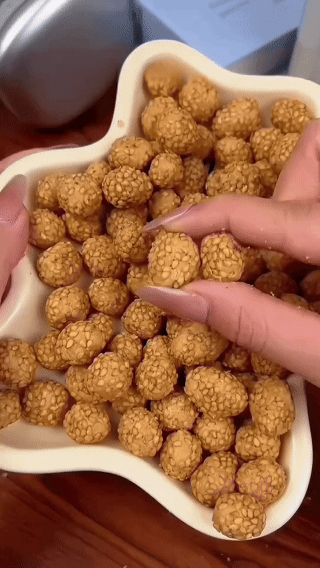Sesame Coated Yam Peanuts. Original Flavor